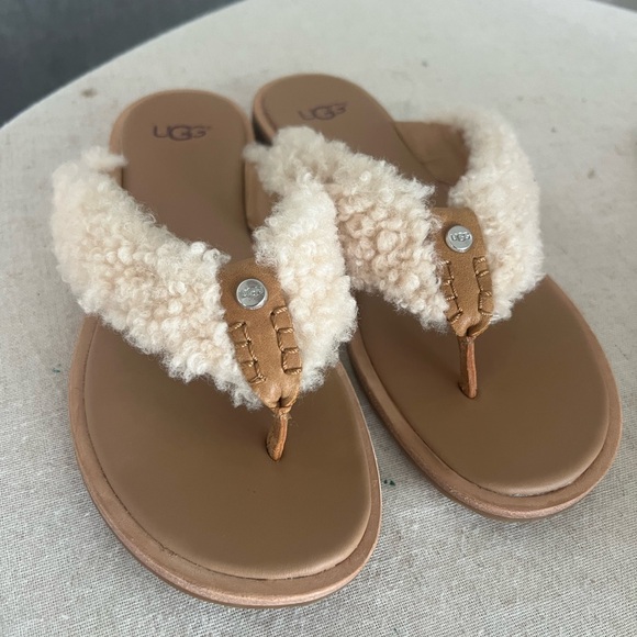 Womens Beige Dawn UGG Alicia SheepSkin Flip Flop Sandals Size 5 Fur - Picture 1 of 6